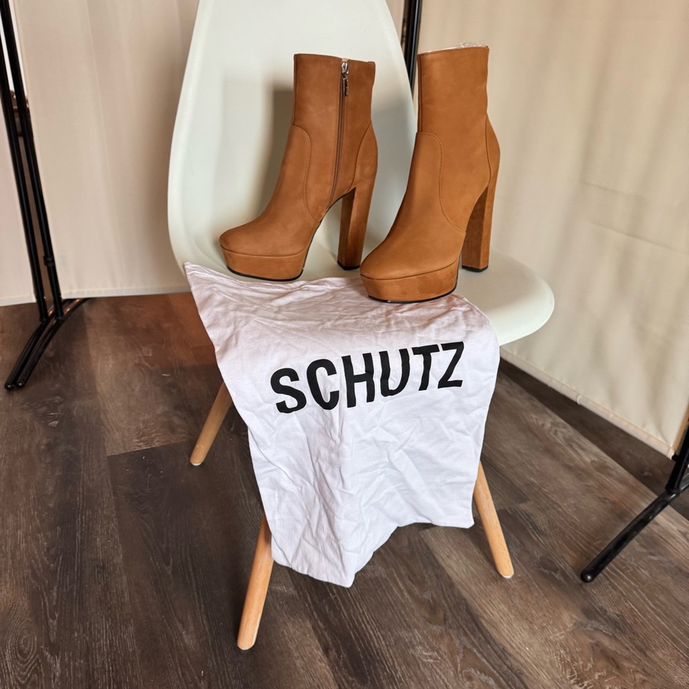 NWT  Schutz  Boots